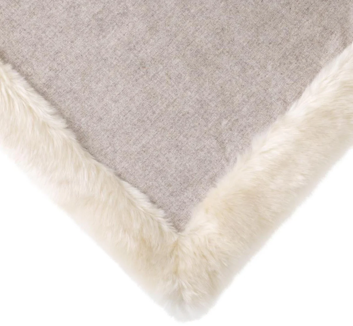 Luxury bedspread / blanket white 170 x 145 cm - faux fur cuddly blanket